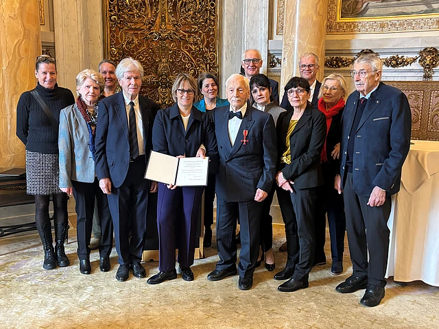 Reimund C. Reich mit Bundesverdienstkreuz im Hamburger Rathaus ausgezeichnet