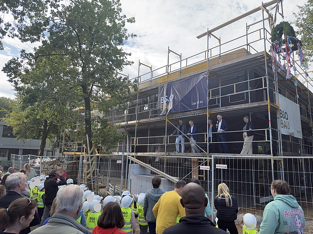Richfest Kita Waldenau mit vielen Menschen