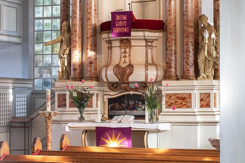 Altar der Kirche Nienstedten. Kirchenkreis Hamburg-West/Südholstein