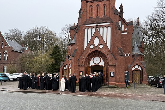 Verabschiedung Propst Drope Christuskirche, Pastoren und Pastoren betreten die Christuskirche