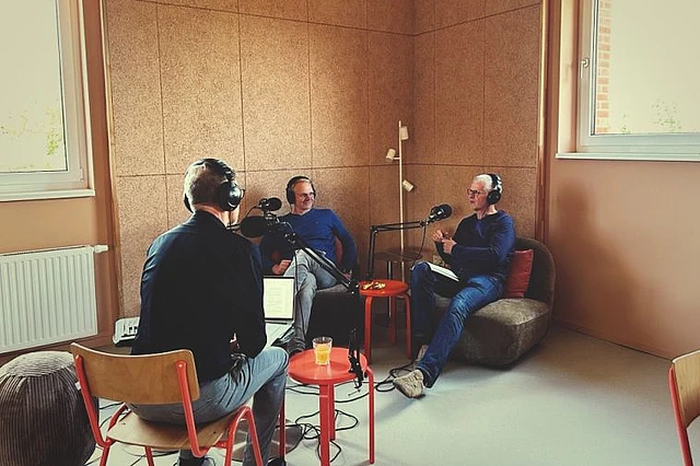 Michael Benthack und Kris Heitmann im Podcast „Unter Nachbarn“