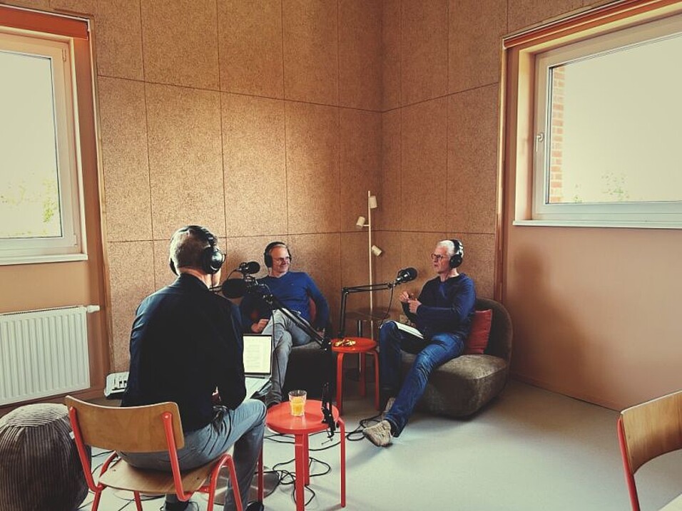 Michael Benthack und Kris Heitmann im Podcast „Unter Nachbarn“